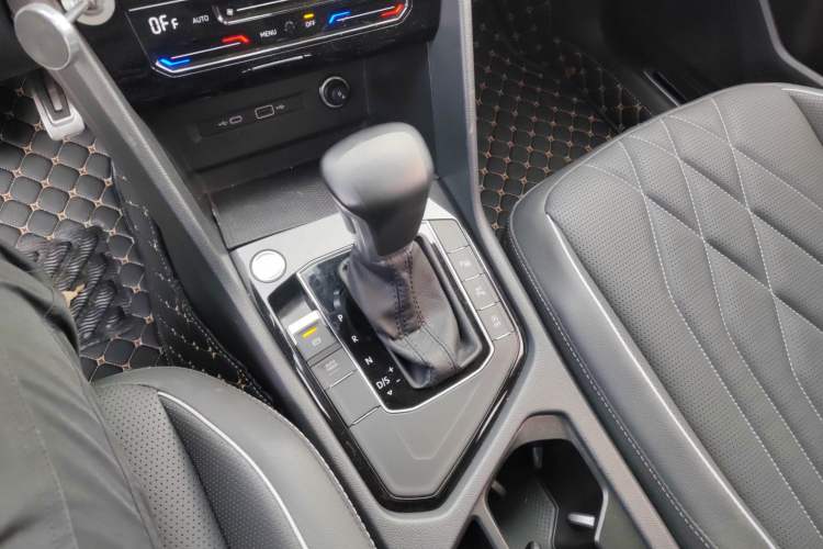 Used Volkswagen Tiguan L 2022 330TSI Automatic Two-Wheel Drive R-Line Enhanced Edition
