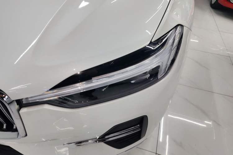 Used Volvo XC60 2025 B5 4x4 Smart Luxury Edition Left Front Headlight