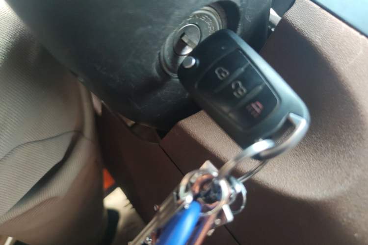 Used JDMC T5 2014 2.4T Two-Wheel-Drive Elite Version with Extended Wheelbase Model 4D25