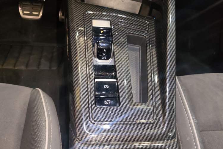 Used Volkswagen Golf 2024 280TSI DSG R-Line 50th Anniversary Edition Gear Lever