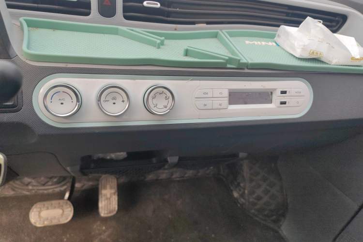 Used Wuling Hongguang MINIEV 2022 Macaron Fashion Edition Lithium-Nickel-Cobalt-Alpha-oxide Audio And AC Panel