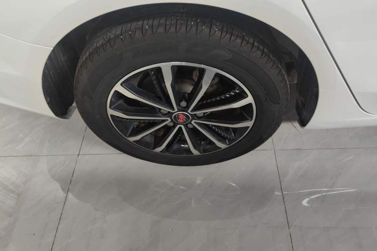 Used Roewe i5 2020 1.5L Automatic 4G Connect Luxury Flagship Edition
