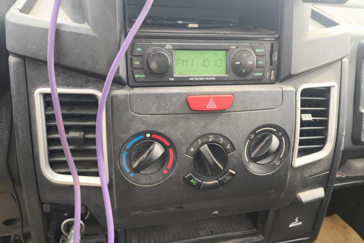 Used Iveco Daily 2017 2.5T A35 Passenger Van 5-7 Seats Model 47Z5
