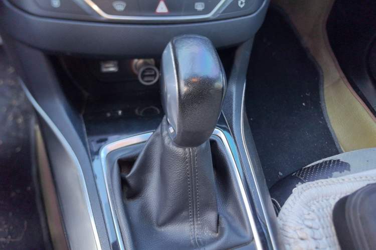 Used Peugeot 408 2015 1.2T Automatic Luxury Edition Gear Lever