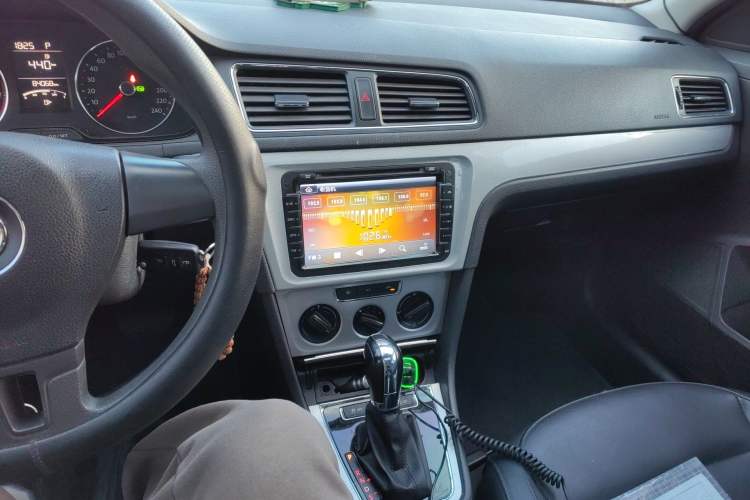 Used Volkswagen Gran Lavida 2013 1.6L Automatic Comfort Model Audio And AC Panel