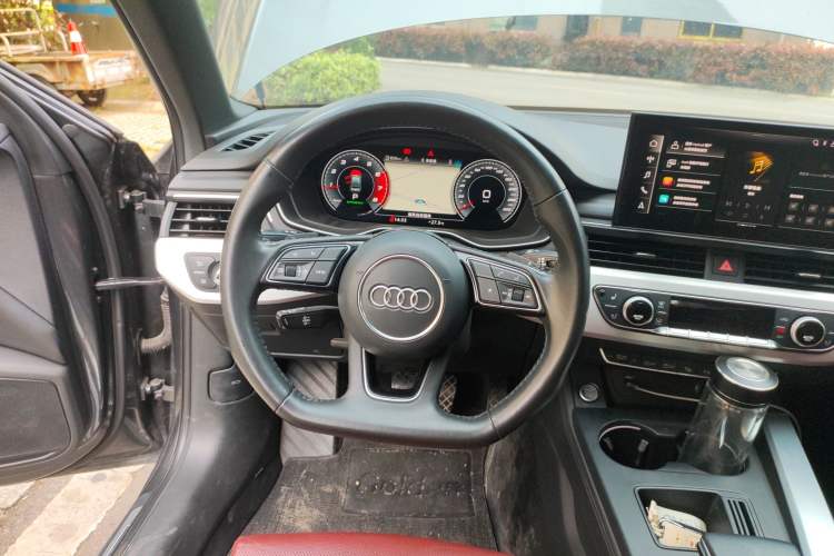 Used Audi A4L 2022 40 TFSI Luxury Dynamic Model Steering Wheel