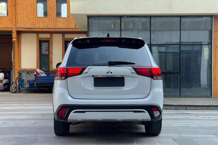 Used Mitsubishi Outlander 2020 2.0L Two-Wheel Drive Enjoyment Version 5 Seats