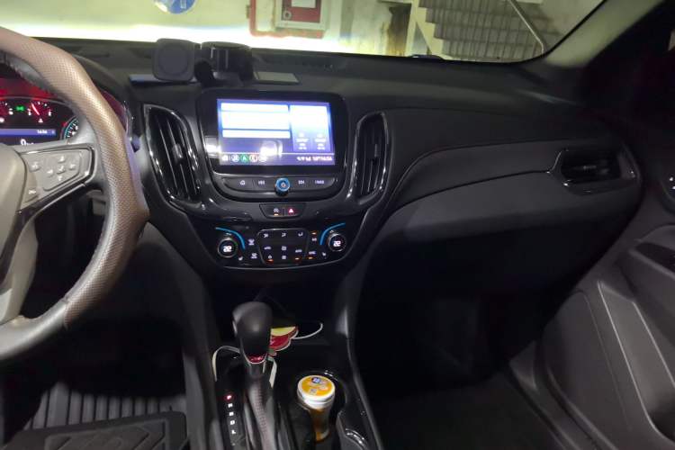 Used Chevrolet Equinox 2021 550T RS Smart Boundary-Pushing Edition Audio And AC Panel