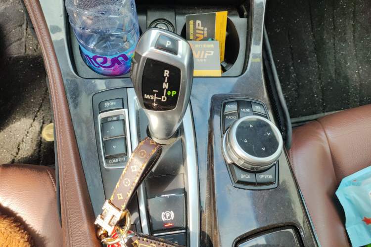 Used BMW 5 Series 2014 525Li Leading Model
