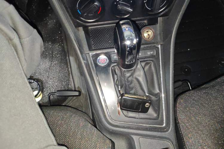 Used Volkswagen Lavida 2018 Classic 1.5L Automatic Comfort Edition China VI Standard Gear Lever