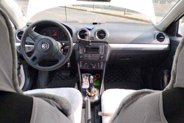 Used Volkswagen Jetta 2015 1.6L Automatic Comfort Model Center Console