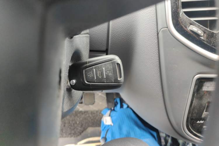 Used SAIC MAXUS Xintu V80 2019 2.5T Classic AMT Aoyuntong Short Wheelbase Mid-Roof 5/6-Seater Vehicle Key