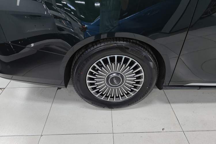 Used Geely Galaxy LEVC L380 2025 805 km Flagship Version All-Wheel Drive Exterior 5