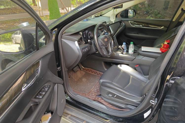 Used Cadillac XT5 2018 25T Luxury Model Driver Seat