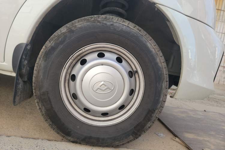 Used SAIC MAXUS Xintu V80 2023 2.0T Manual Classic Aoyuntong Long Wheelbase Mid-Height 6/7/8/9-Seater Right Front Wheel Hub