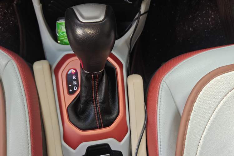 Used Jeep Renegade 2016 1.4T Automatic Smart Edition Gear Lever