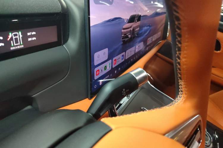 Used Geely Galaxy M9 2025 Model 210km Four-Wheel-Drive Leading Edition Gear Lever