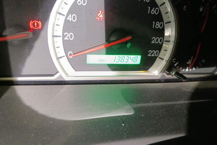 Used Chevrolet Epica 2013 1.8 SE Comfort Edition MT Odometer Close Up