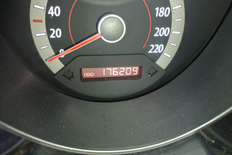 Used Kia Forte 2009 1.6L MT GL Odometer Close Up