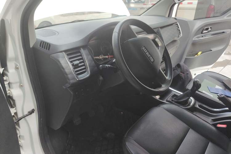 Used Jinbei Gold Hiace 2021 1.5L Passenger Van Travel Lion 6-Seater
