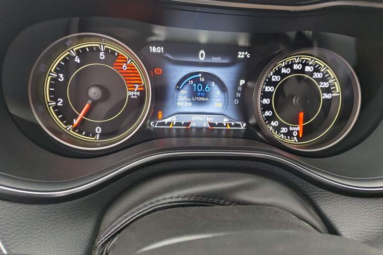 Used Jeep Cherokee 2020 2.0T Four-Wheel Drive Night Eagle Edition Odometer Close Up