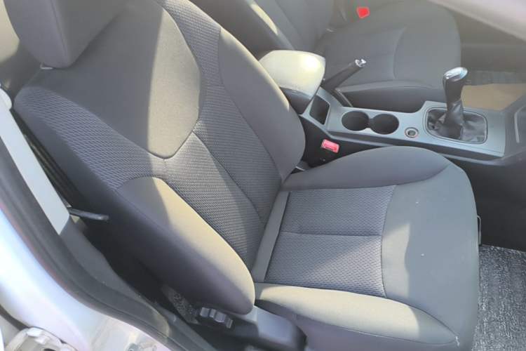 Used Roewe 350 2015 1.5L Manual Luxury Sunroof Edition