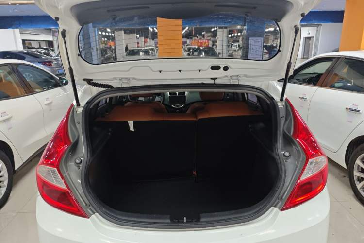 Used Hyundai Verna Ray 2016 1.4L Automatic Leading-Edge GLX
