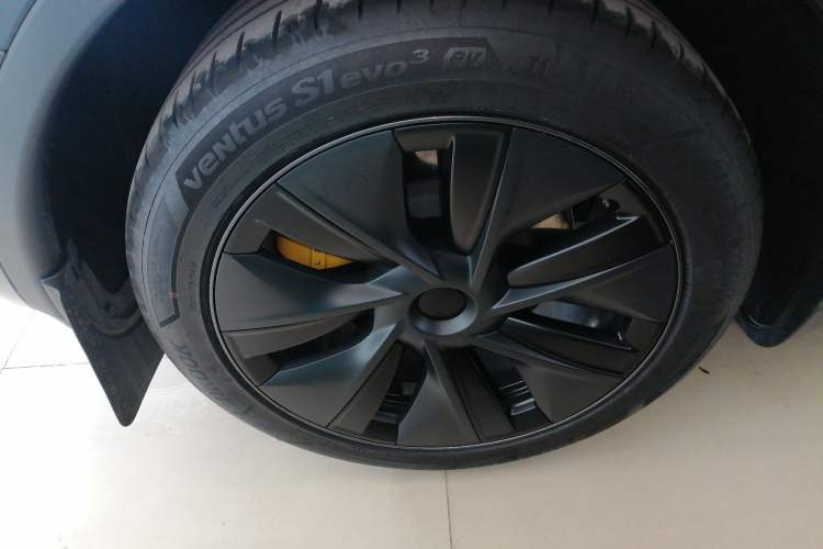 Used Tesla Model Y 2024 Long-Range All-Wheel-Drive Version
