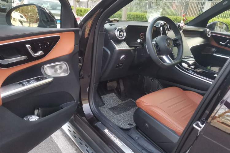 Used Mercedes-Benz GLC 2024 GLC 300 L 4MATIC Dynamic Edition 5-seater
