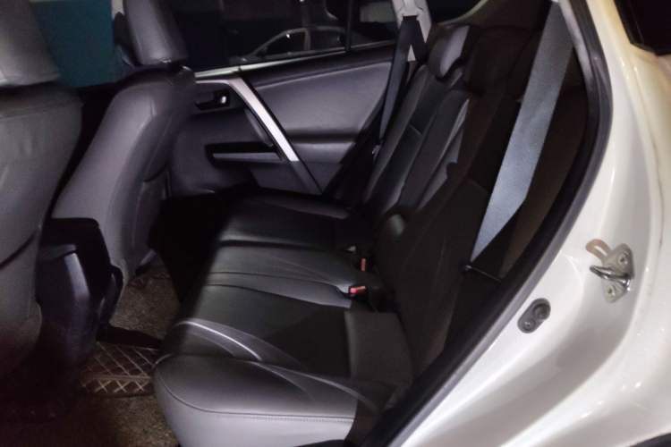 Used Toyota RAV4 2016 2.0L CVT Two-Wheel Drive Fashion Edition China V Standard