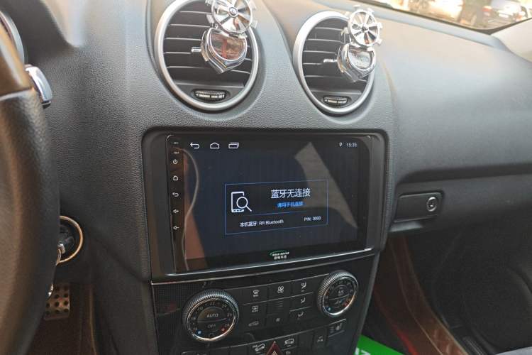 Used Mercedes-Benz M-Class 2010 ML 300 4MATIC Audio And AC Panel