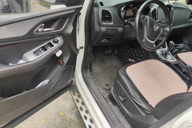 Used Baojun 560 2016 1.8L iAMT Luxury Model Driver Seat