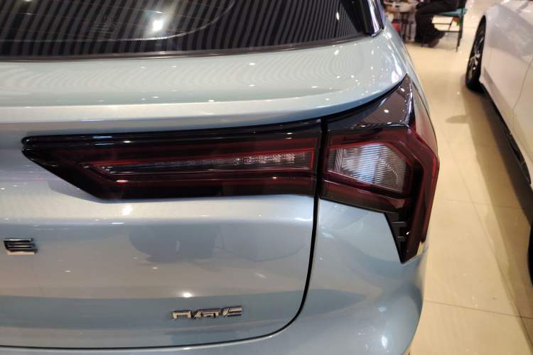 Used Geometry E Firefly 2024 401 km Fluorescent