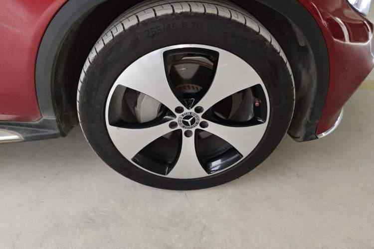 Used Mercedes-Benz GLC 2018 GLC 300 4MATIC Sport Edition Right Front Wheel Hub