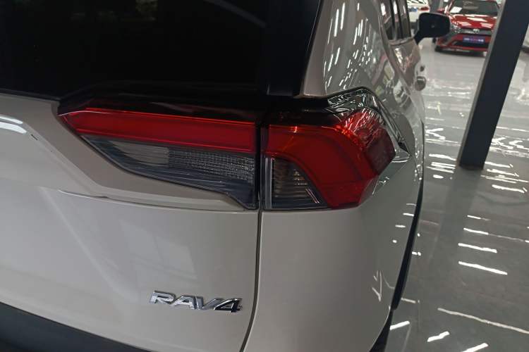 Used Toyota RAV4 2020 2.0L CVT Two-Wheel Drive Fashion Edition
