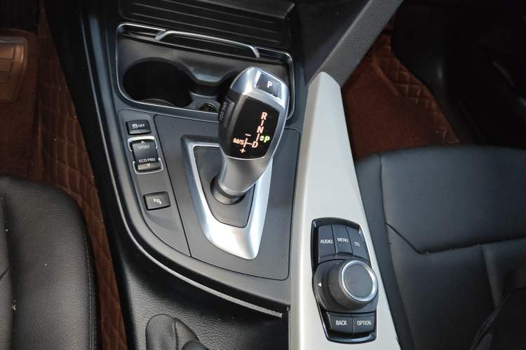 Used BMW 3 Series GT 2017 320i Sport Edition Gear Lever