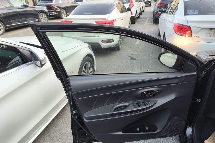 Used Toyota YARiS L Zhi Xiang 2017 1.5E CVT Dynamic Edition Interior 7