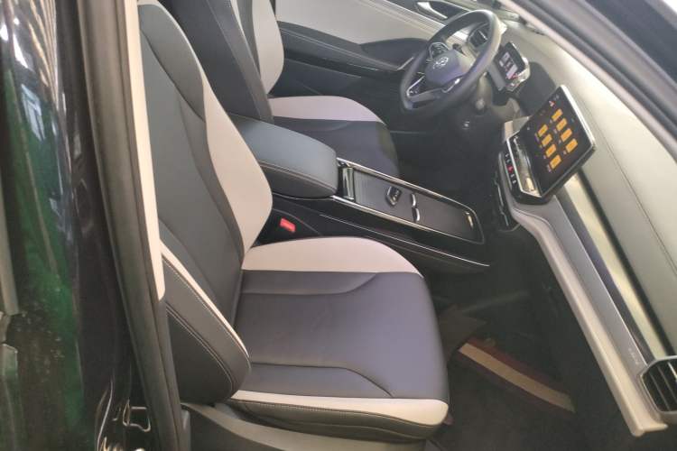 Used Volkswagen ID.6 CROZZ 2022 Standard Range PURE Edition Right Front Seat