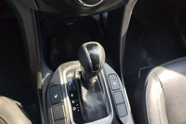 Used Hyundai Santa Fe Classic 2013 3.0L 4x4 Comfort Edition with Navigation 7 Seats Euro IV
