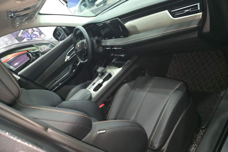 Used Changan X7 PLUS 2024 1.5T Automatic Luxury 7-Seater
