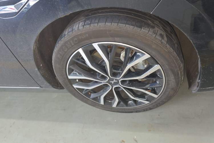 Used XPeng P5 2023 Smart Drive Edition Right Front Wheel Hub