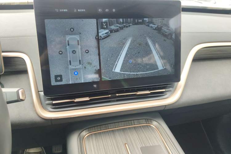 Used Dongfeng eπ eπ008 2024 210Max Range-Extended Version 6 Seats
