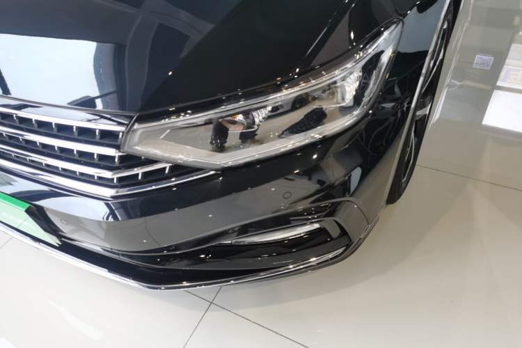 Used Volkswagen Magotan 2024 2 Million Units Zhongxiang Version 330TSI DSG Luxury Edition