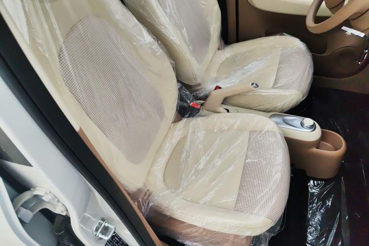 Used Wuling Hongguang MINIEV 2025 Four-Door Version Advanced Edition Right Front Seat