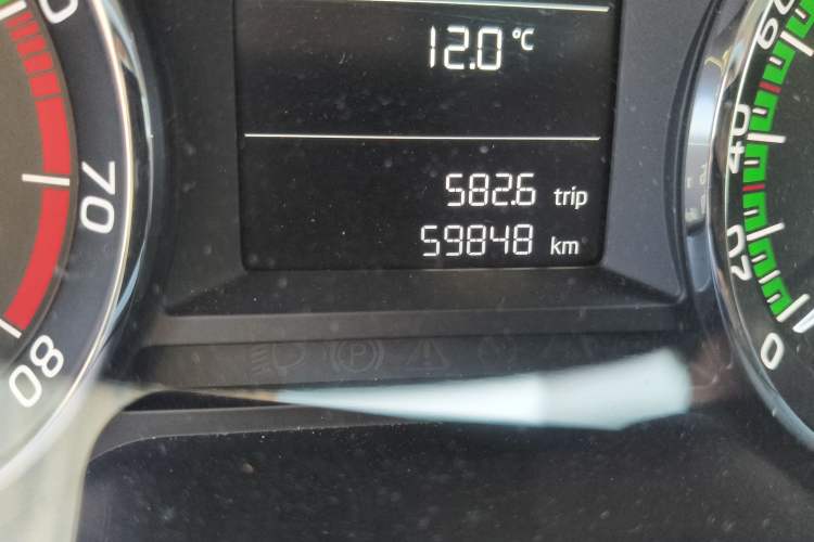 Used Skoda Octavia 2020 1.5L Automatic SmartDrive Comfort Edition Odometer Close Up