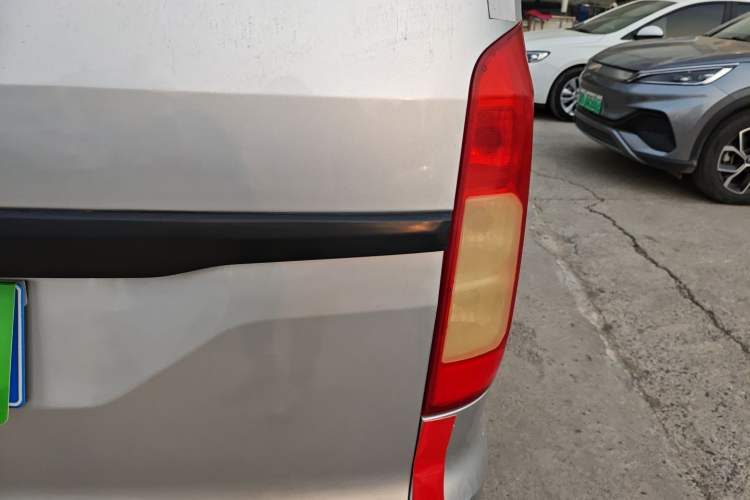 Used Wuling Hongguang V 2021 1.5L Jingqu Edition Enclosed-Window Vehicle LAR Right Rear Taillight