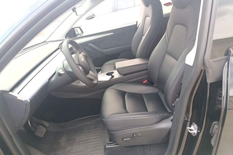 Used Tesla Model Y 2023 Rear-Wheel-Drive Version Left Front Seat