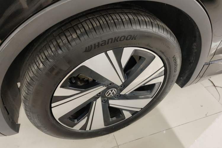 Used Volkswagen Tiguan L 2023 Restyled 330TSI Automatic Two-Wheel Drive R-Line Enhanced Comfort Version Left Front Wheel Hub