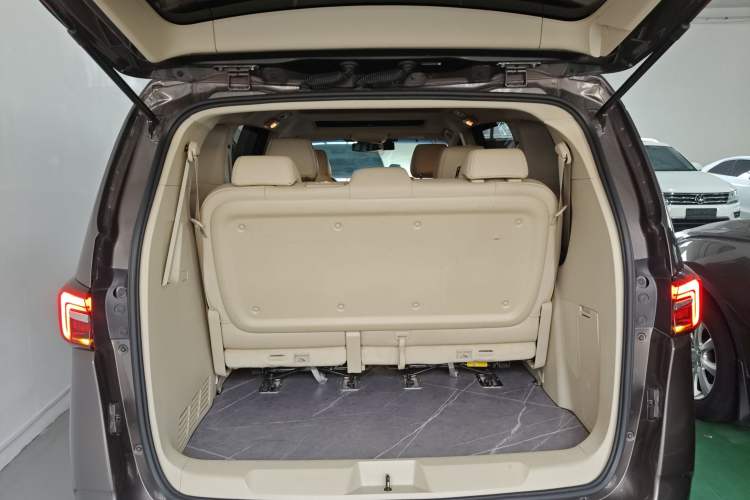 Used Buick GL8 2023 Facelifted Land Cruiser Executive Luxury Version
