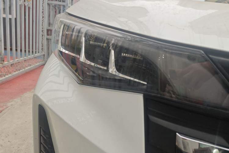 Used GAC Trumpchi M6 2023 PRO 270T DCT Luxury Edition Right Front Headlight